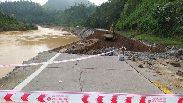 Huy động các lực lượng để cứu nạn và cấp cứu những người còn sống sót trong các vụ sạt lở đất - Sputnik Việt Nam