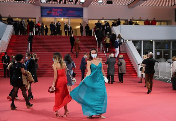 Khách đến Cung Festivals trước khi diễn ra Cannes 2020 Special, phiên bản thu nhỏ của Liên hoan phim Cannes - Sputnik Việt Nam