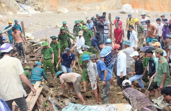 Hậu quả nghiêm trọng bão lũ liên tục: tiếp tục cứu nạn, cứu hộ, tìm kiếm những người mất tích - Sputnik Việt Nam