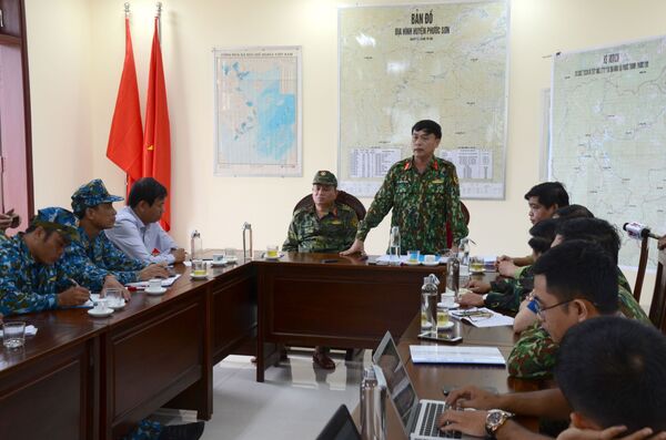 Vụ sạt lở tại Phước Sơn: Khẩn trương gùi hàng tiếp ứng cho người dân - Sputnik Việt Nam