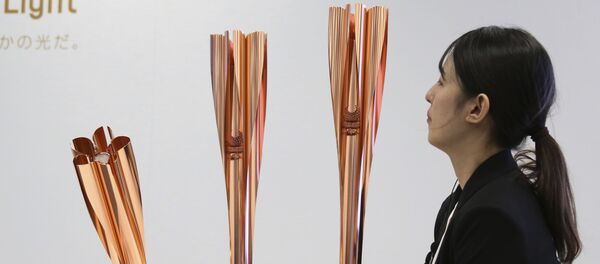 Trình diễn đuốc của Thế vận hội Olympic và Paralympic 2020 ở Tokyo. - Sputnik Việt Nam
