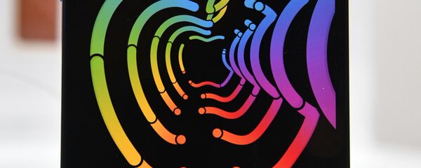 Hình nền trên màn hình điện thoại thông minh của công ty Apple mới trong cửa hàng re: Store. - Sputnik Việt Nam