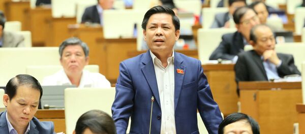 Bộ trưởng Bộ Giao thông vận tải Nguyễn Văn Thể phát biểu giải trình ý kiến đại biểu Quốc hội nêu. - Sputnik Việt Nam