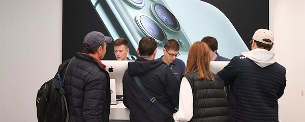 Bán điện thoại thông minh trong cửa hàng Apple Bán điện thoại thông minh trong cửa hàng Apple - Sputnik Việt Nam
