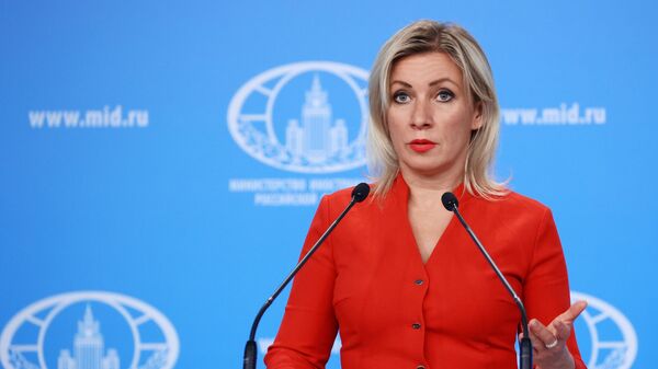 Đại diện chính thức của Bộ Ngoại giao Nga Maria Zakharova trong cuộc họp giao ban tại Moskva. - Sputnik Việt Nam