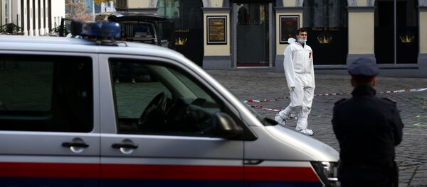 Các nhà điều tra tại hiện trường vụ xả súng tại nhà thờ Do Thái ở Vienna - Sputnik Việt Nam