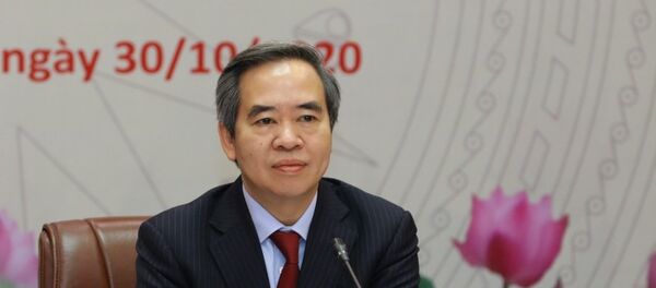 Trưởng Ban Kinh tế Trung ương Nguyễn Văn Bình chủ trì buổi hội đàm trực tuyến tại điểm cầu Hà Nội ( Việt Nam). - Sputnik Việt Nam