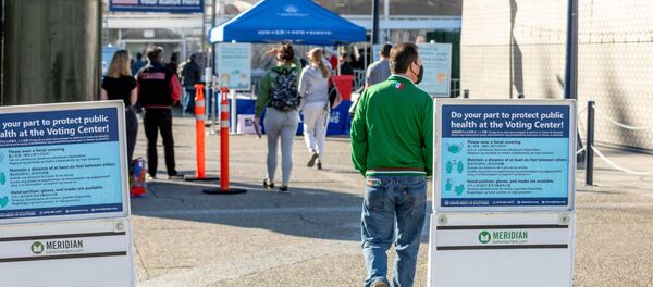  Một trong những điểm bỏ phiếu ở San Francisco vào ngày bầu cử tổng thống Mỹ. - Sputnik Việt Nam