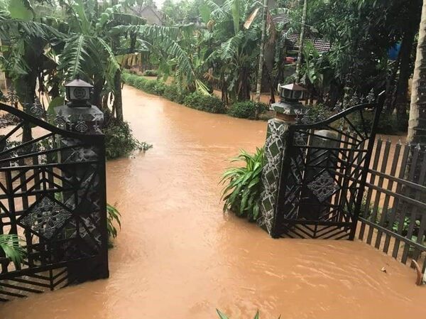 Quảng Nam: Mưa lớn khiến nước sông dâng cao, hơn 10 ngôi nhà ở Trà Leng bị sạt lở - Sputnik Việt Nam