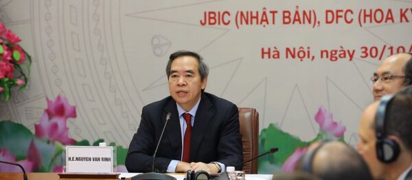 Trưởng Ban Kinh tế Trung ương Nguyễn Văn Bình phát biểu tại buổi hội đàm trực tuyến tại điểm cầu Hà Nội (Việt Nam). - Sputnik Việt Nam