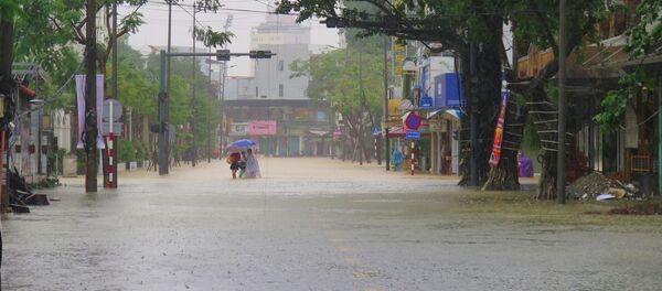  Nhiều tuyến đường tại thành phố Huế bị ngập từ 0,3 - 1m. - Sputnik Việt Nam