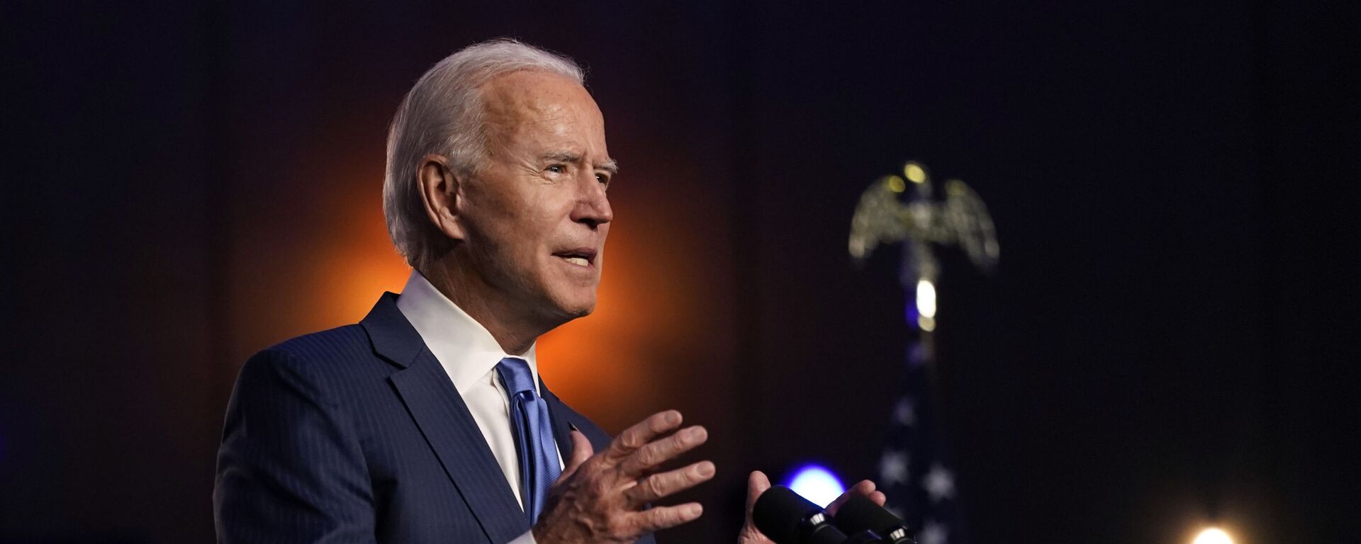 Ứng cử viên tổng thống đảng Dân chủ, cựu Phó Tổng thống Joe Biden phát biểu thứ Sáu, ngày 6 tháng 11 năm 2020, tại Wilmington, Del. - Sputnik Việt Nam, 1920, 23.04.2022