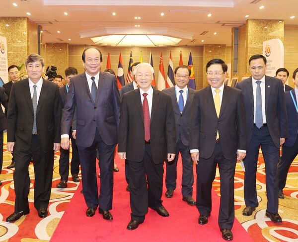 Hội nghị Cấp cao ASEAN 37: Hòa bình ở Biển Đông, ký RCEP và xét mở lại lối đi chung Hội nghị Cấp cao ASEAN 37: Hòa bình ở Biển Đông, ký RCEP và xét mở lại lối đi chung - Sputnik Việt Nam