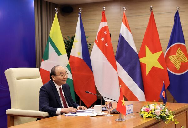 Hội nghị Cấp cao ASEAN 37: Hòa bình ở Biển Đông, ký RCEP và xét mở lại lối đi chung Hội nghị Cấp cao ASEAN 37: Hòa bình ở Biển Đông, ký RCEP và xét mở lại lối đi chung - Sputnik Việt Nam