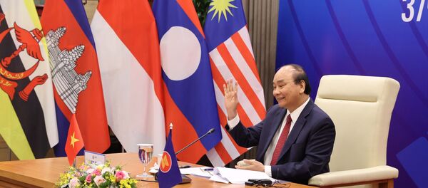 Thủ tướng Nguyễn Xuân Phúc, Chủ tịch ASEAN 2020 phát biểu tại Phiên toàn thể Hội nghị Cấp cao ASEAN lần thứ 37. - Sputnik Việt Nam