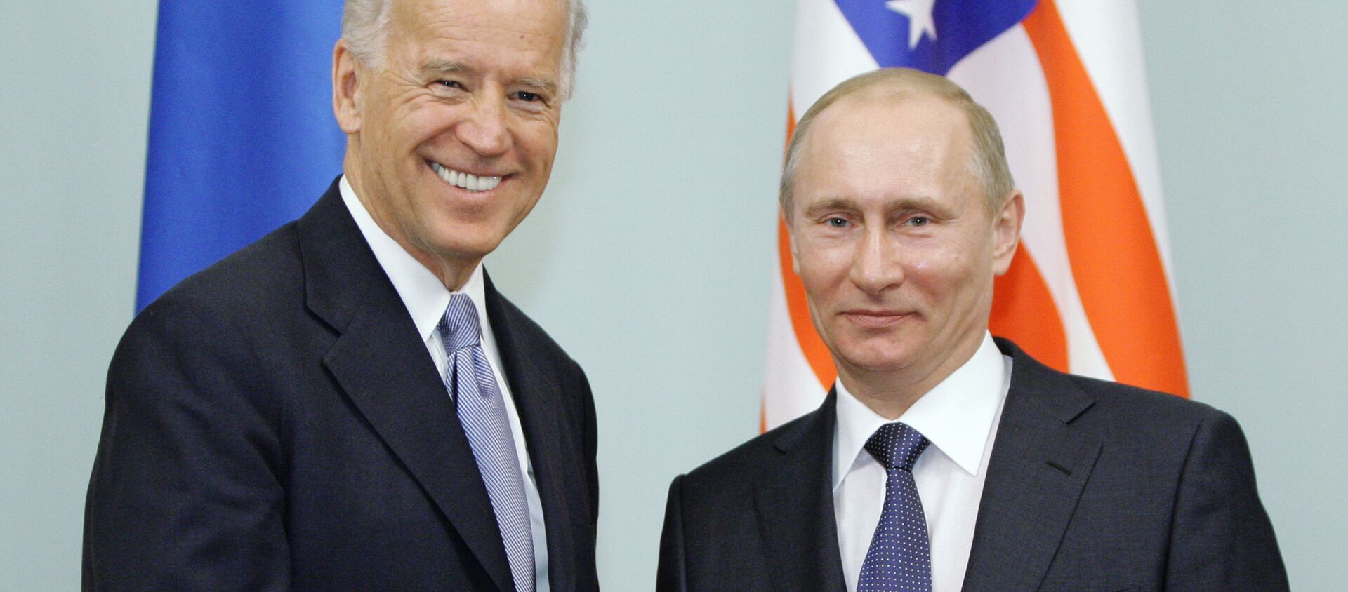 Cuộc gặp giữa thủ tướng Nga Vladimir Putin và phó tổng thống Hoa Kỳ Joe Biden, năm 2011  - Sputnik Việt Nam, 1920, 11.06.2021