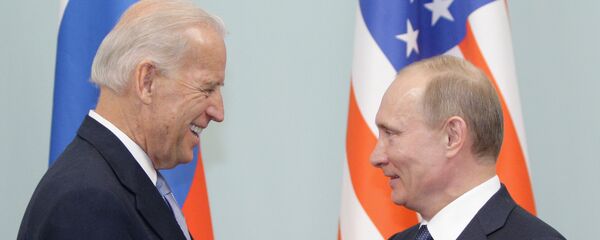 Cuộc gặp giữa thủ tướng Nga Vladimir Putin và phó tổng thống Hoa Kỳ Joe Biden, năm 2011 Cuộc gặp giữa thủ tướng Nga Vladimir Putin và phó tổng thống Hoa Kỳ Joe Biden, năm 2011 - Sputnik Việt Nam