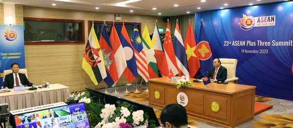 Thủ tướng Nguyễn Xuân Phúc, Chủ tịch ASEAN 2020 chủ trì Hội nghị Cấp cao ASEAN+3 lần thứ 23 tại điểm cầu Hà Nội Thủ tướng Nguyễn Xuân Phúc, Chủ tịch ASEAN 2020 chủ trì Hội nghị Cấp cao ASEAN+3 lần thứ 23 tại điểm cầu Hà Nội - Sputnik Việt Nam