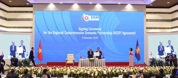 Thủ tướng Nguyễn Xuân Phúc, Chủ tịch ASEAN 2020 chứng kiến Lễ ký Hiệp định Đối tác Kinh tế Toàn diện Khu vực RCEP - Sputnik Việt Nam