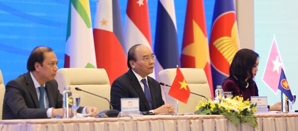 Thủ tướng Nguyễn Xuân Phúc, Chủ tịch ASEAN 2020 chủ trì buổi họp báo. Thủ tướng Nguyễn Xuân Phúc, Chủ tịch ASEAN 2020 chủ trì buổi họp báo. - Sputnik Việt Nam