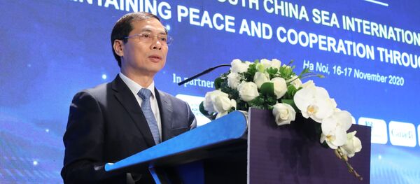 Thứ trưởng Thường trực Bộ ngoại giao Bùi Thanh Sơn phát biểu tại Hội thảo khoa học quốc tế về biển Đông lần thứ 12.  - Sputnik Việt Nam
