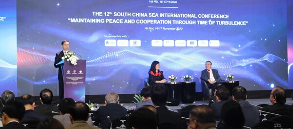 Thứ trưởng Thường trực Bộ ngoại giao Bùi Thanh Sơn phát biểu tại Hội thảo khoa học quốc tế về biển Đông lần thứ 12. Ảnh: Lâm Khánh - TTXVN - Sputnik Việt Nam