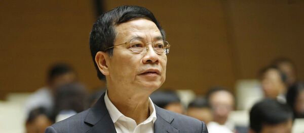 Bộ trưởng Bộ Thông tin và Truyền thông Nguyễn Mạnh Hùng trả lời chất vấn của các đại biểu Quốc hội. Bộ trưởng Bộ Thông tin và Truyền thông Nguyễn Mạnh Hùng trả lời chất vấn của các đại biểu Quốc hội. - Sputnik Việt Nam