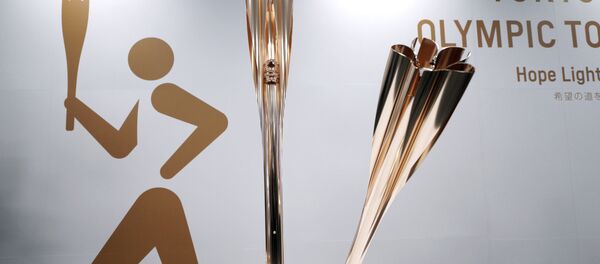 Trình diễn ngọn đuốc Thế vận hội Olympic và Paralympic 2020 ở Tokyo. - Sputnik Việt Nam