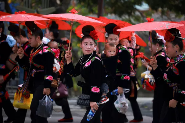 Phụ nữ dân tộc Miêu trong trang phục truyền thống, Trung Quốc Phụ nữ dân tộc Miêu trong trang phục truyền thống, Trung Quốc - Sputnik Việt Nam