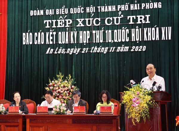 Thủ tướng Nguyễn Xuân Phúc tiếp xúc cử tri tại Hải Phòng Thủ tướng Nguyễn Xuân Phúc tiếp xúc cử tri tại Hải Phòng - Sputnik Việt Nam