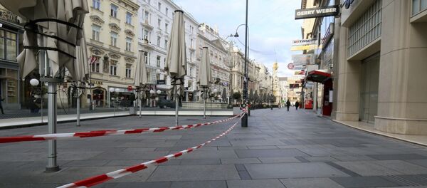 Các quán cà phê tại khu vực dành cho người đi bộ đóng cửa trong giai đoạn cách ly chống dịch ở Vienna, Áo. - Sputnik Việt Nam