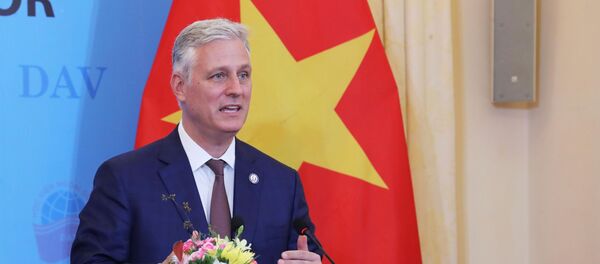 Cố vấn An ninh Quốc gia Hoa Kỳ Robert O’Brien nói chuyện với sinh viên Học viên Ngoại giao tại Hà Nội. Cố vấn An ninh Quốc gia Hoa Kỳ Robert O’Brien nói chuyện với sinh viên Học viên Ngoại giao tại Hà Nội. - Sputnik Việt Nam