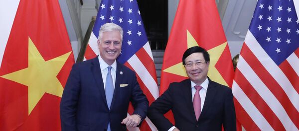 Phó Thủ tướng, Bộ trưởng Bộ Ngoại giao Phạm Bình Minh với Cố vấn An ninh Quốc gia Hoa Kỳ Robert O'Brien. - Sputnik Việt Nam
