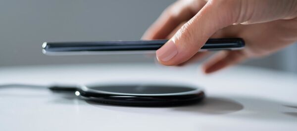 Sạc không dây điện thoại thông minh. - Sputnik Việt Nam