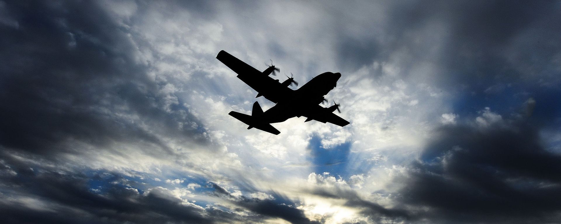 Máy bay vận tải quân sự C-130 Hercules của Không quân Mỹ. - Sputnik Việt Nam, 1920, 10.04.2023