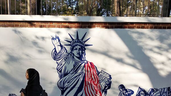 Graffiti trước Đại sứ quán Mỹ ở Tehran - Sputnik Việt Nam