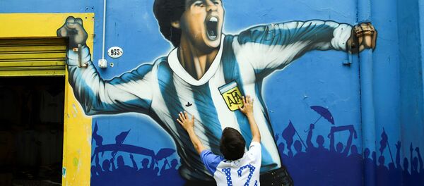 Một cổ động viên để tang Diego Maradona ở Argentina Một cổ động viên để tang Diego Maradona ở Argentina - Sputnik Việt Nam