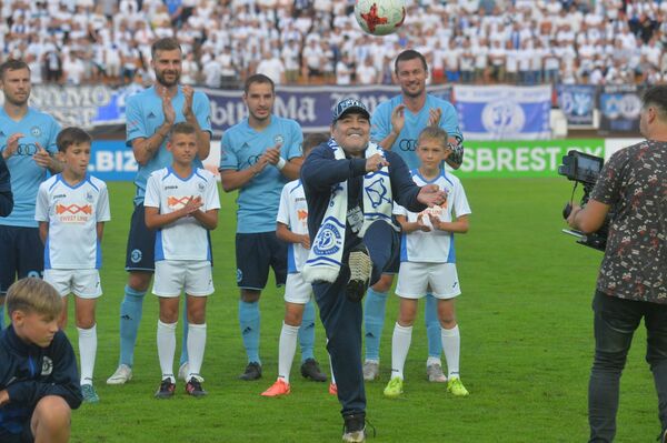 Nhớ mãi không bao giờ quên Bàn tay của Chúa: Huyền thoại Diego Maradona đã qua đời Nhớ mãi không bao giờ quên Bàn tay của Chúa: Huyền thoại Diego Maradona đã qua đời - Sputnik Việt Nam