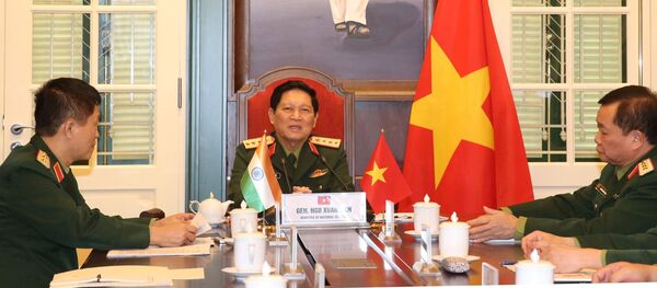 Đại tướng Ngô Xuân Lịch, Bộ trưởng Bộ Quốc phòng điện đàm với Ngài Rajnath Singh, Bộ trưởng Bộ Quốc phòng Ấn Độ. - Sputnik Việt Nam
