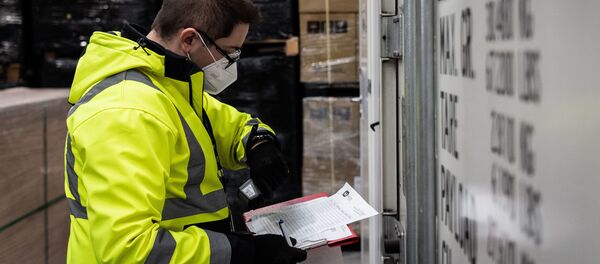 Vận chuyển vắc xin Sputnik V chống coronavirus của Nga đến phòng thí nghiệm nghiên cứu lâm sàng. Vận chuyển vắc xin Sputnik V chống coronavirus của Nga đến phòng thí nghiệm nghiên cứu lâm sàng. - Sputnik Việt Nam