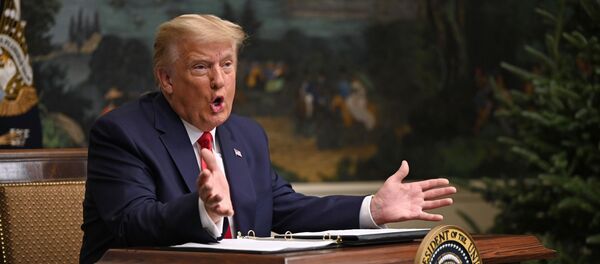 Tổng thống Mỹ Donald Trump trong cuộc hội đàm qua điện thoại với quân đội nhân Lễ Tạ ơn tại Nhà Trắng - Sputnik Việt Nam