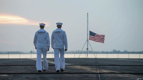 Binh sĩ Mỹ trên boong tàu sân bay John C. Stennis. - Sputnik Việt Nam