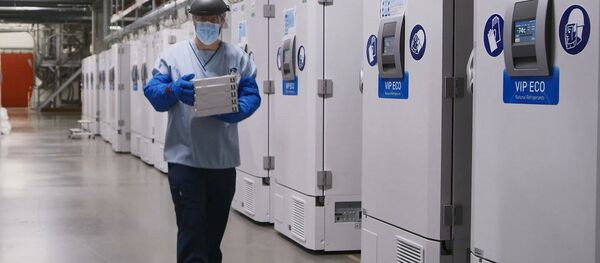 Nhân viên tại nhà máy Puurs của Pfizer, Bỉ Nhân viên tại nhà máy Puurs của Pfizer, Bỉ - Sputnik Việt Nam