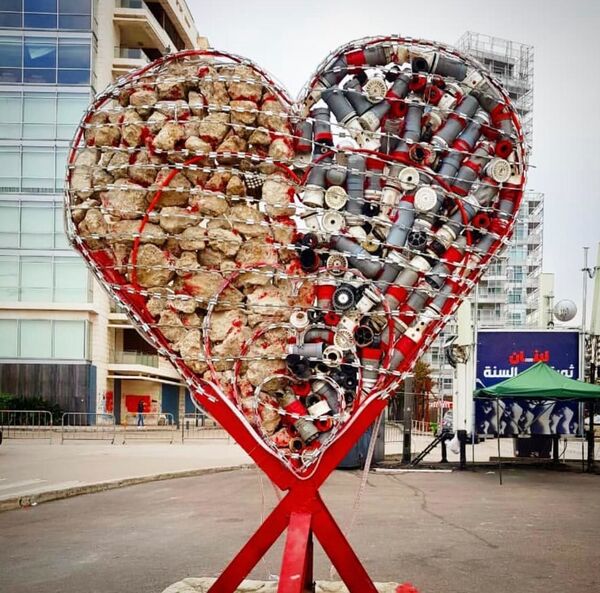 Nghệ sĩ Lebanon sáng tạo tác phẩm nghệ thuật từ vụn nát sau vụ nổ ở cảng Beirut Nghệ sĩ Lebanon sáng tạo tác phẩm nghệ thuật từ vụn nát sau vụ nổ ở cảng Beirut - Sputnik Việt Nam