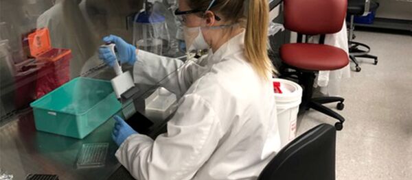 Nhân viên tại Pfizer Labs ở New York - Sputnik Việt Nam