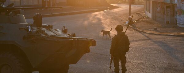 Lực lượng gìn giữ hòa bình Nga trên một trong những đường phố ở Lachin (Berdzor), Azerbaijan. - Sputnik Việt Nam