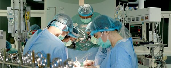 Thực hiện ca ghép tim xuyên Việt. Thực hiện ca ghép tim xuyên Việt. - Sputnik Việt Nam