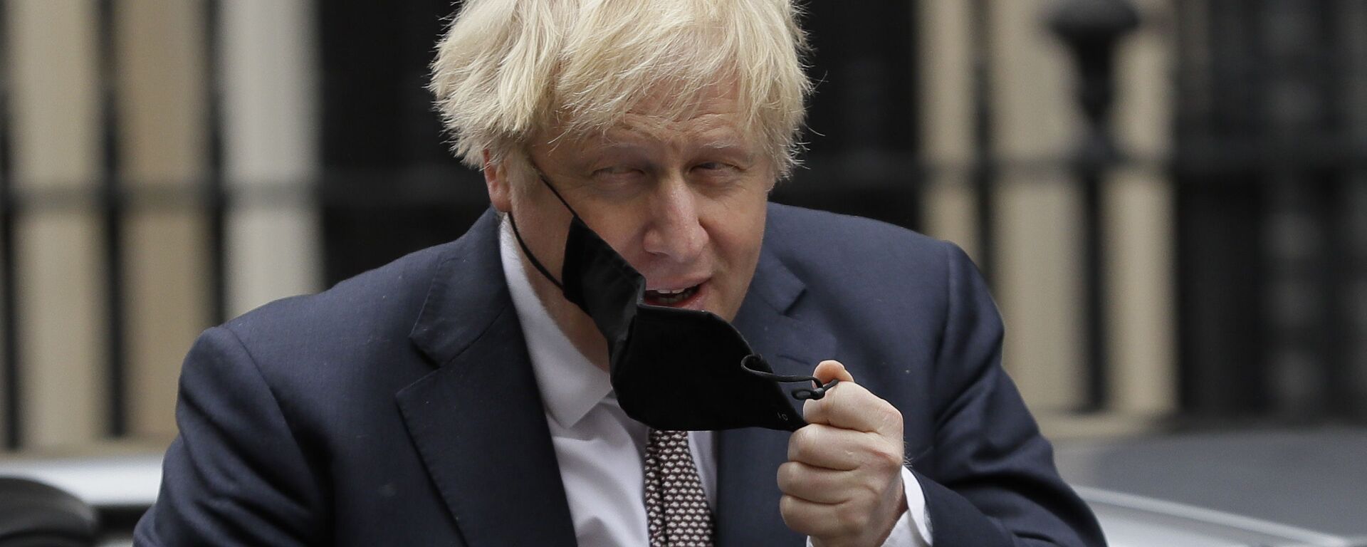 Thủ tướng Anh Boris Johnson tháo khẩu trang - Sputnik Việt Nam, 1920, 31.05.2022