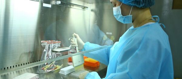 Thành tựu đặc biệt quan trọng của Viện trong phòng chống COVID-19 năm 2020 là phân lập thành công virus SARS-CoV-2 để sản xuất các test/kit xét nghiệm COVID-19 và tạo tiền đề quan trọng cho việc nghiên cứu, điều chế vaccine COVID-19. Thành tựu đặc biệt quan trọng của Viện trong phòng chống COVID-19 năm 2020 là phân lập thành công virus SARS-CoV-2 để sản xuất các test/kit xét nghiệm COVID-19 và tạo tiền đề quan trọng cho việc nghiên cứu, điều chế vaccine COVID-19. - Sputnik Việt Nam