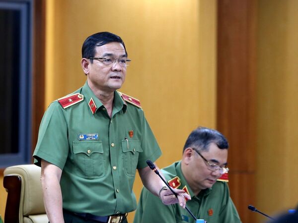 Bộ Công an nói về vụ dẫn độ bà Hồ Thị Kim Thoa, điều tra con gái ông chủ Dr. Thanh Bộ Công an nói về vụ dẫn độ bà Hồ Thị Kim Thoa, điều tra con gái ông chủ Dr. Thanh - Sputnik Việt Nam